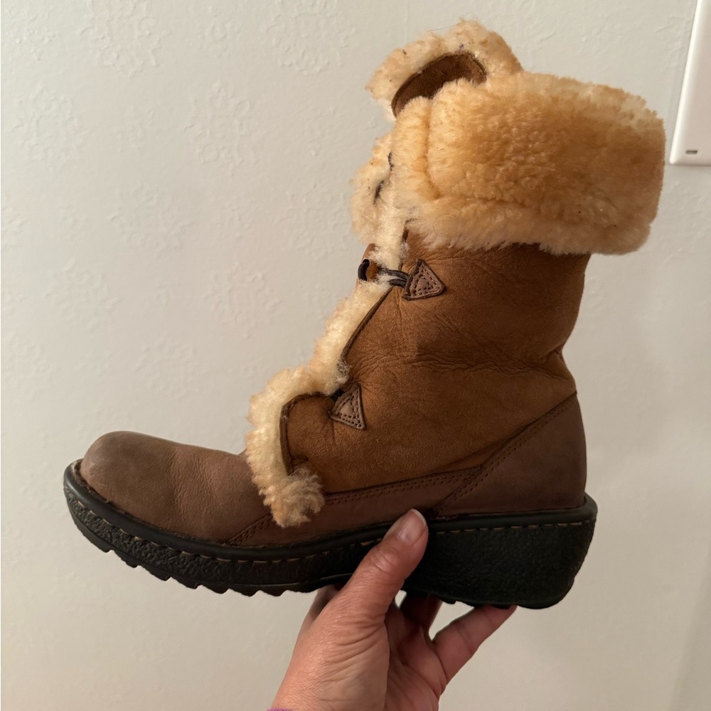 Great used condition! Brown Shearling-Lined Boots.